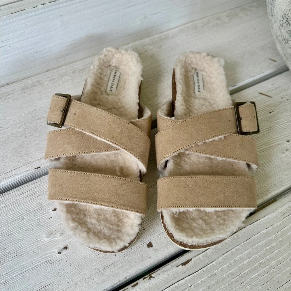 AMERICAN EAGLE, BIRKENSTOCK, SHEARLING SANDAL. NO SIZE. 10” X 3 3/4”